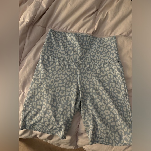 Baby blue cheetah print biker shorts - Picture 2 of 5